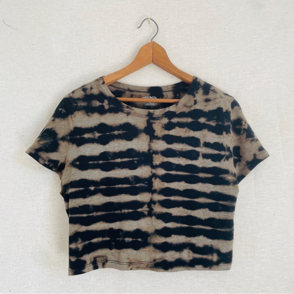 wild fable Black and Tan Tie-Dye Crop Tee